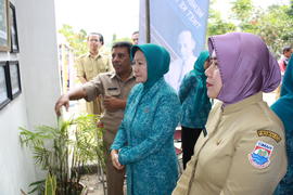 Pameran Foto Arsip Sejarah di Halaman Kantor KAPPDE, bersama Kepala KAPPDE Drs. Hadi Baraba, Ketu...