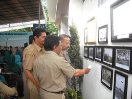 Pameran Arsip Sejarah. Drs. Hadi Baraba bersama Pak Sekretaris Daerah Drs. H. Bambang Arie MM dan...