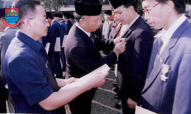 Pemberian Satya Lencana Karya Satya kepada pegawai yang sudah mengabdi selama 10th,15th, dan 20th